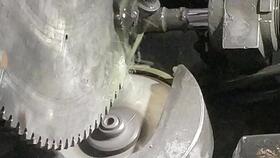 合金圓盤鋸片表面修磨過程 一起走進(jìn)豐金銳刀具廠